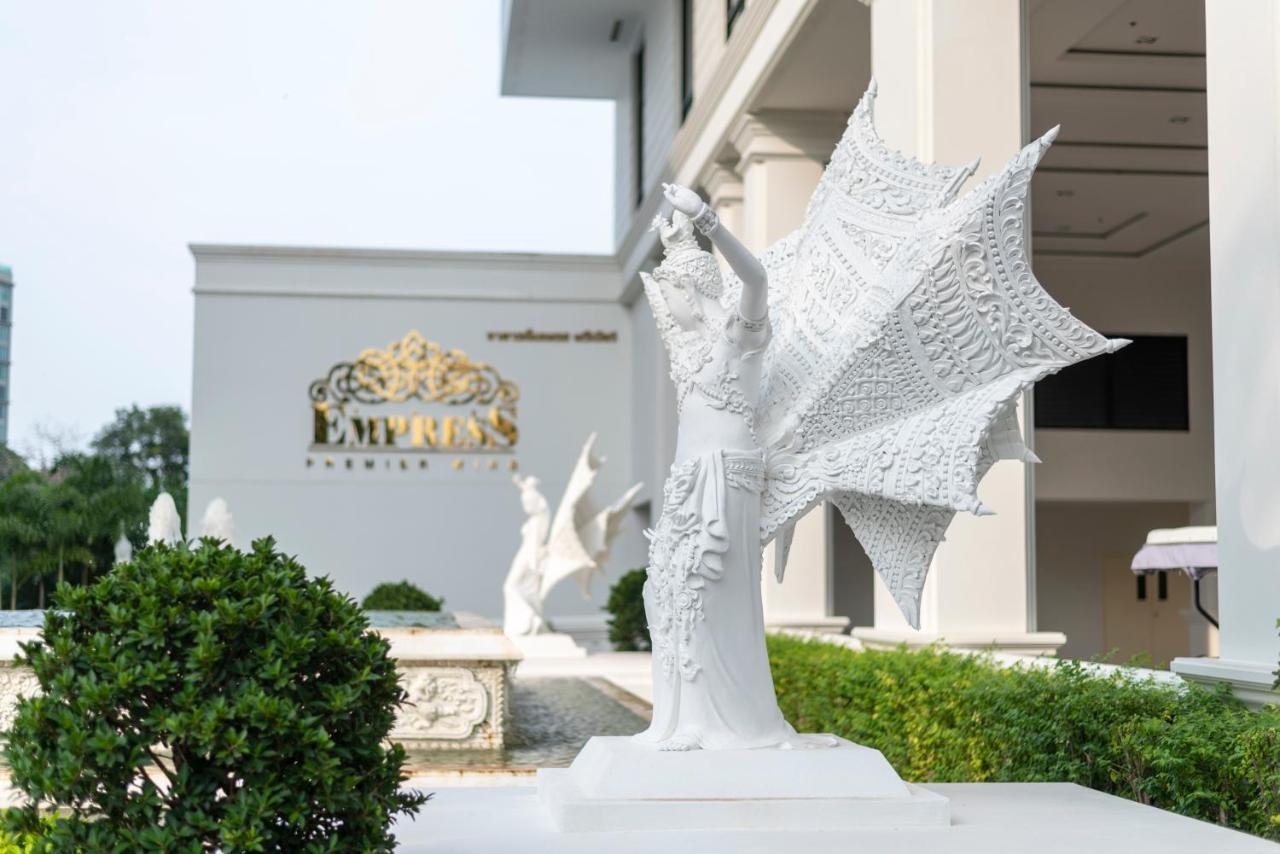 The Empress Premier Chiang Mai - Sha Extra Plus Zewnętrze zdjęcie The statue of King Narai the Great at the Narai Hotel