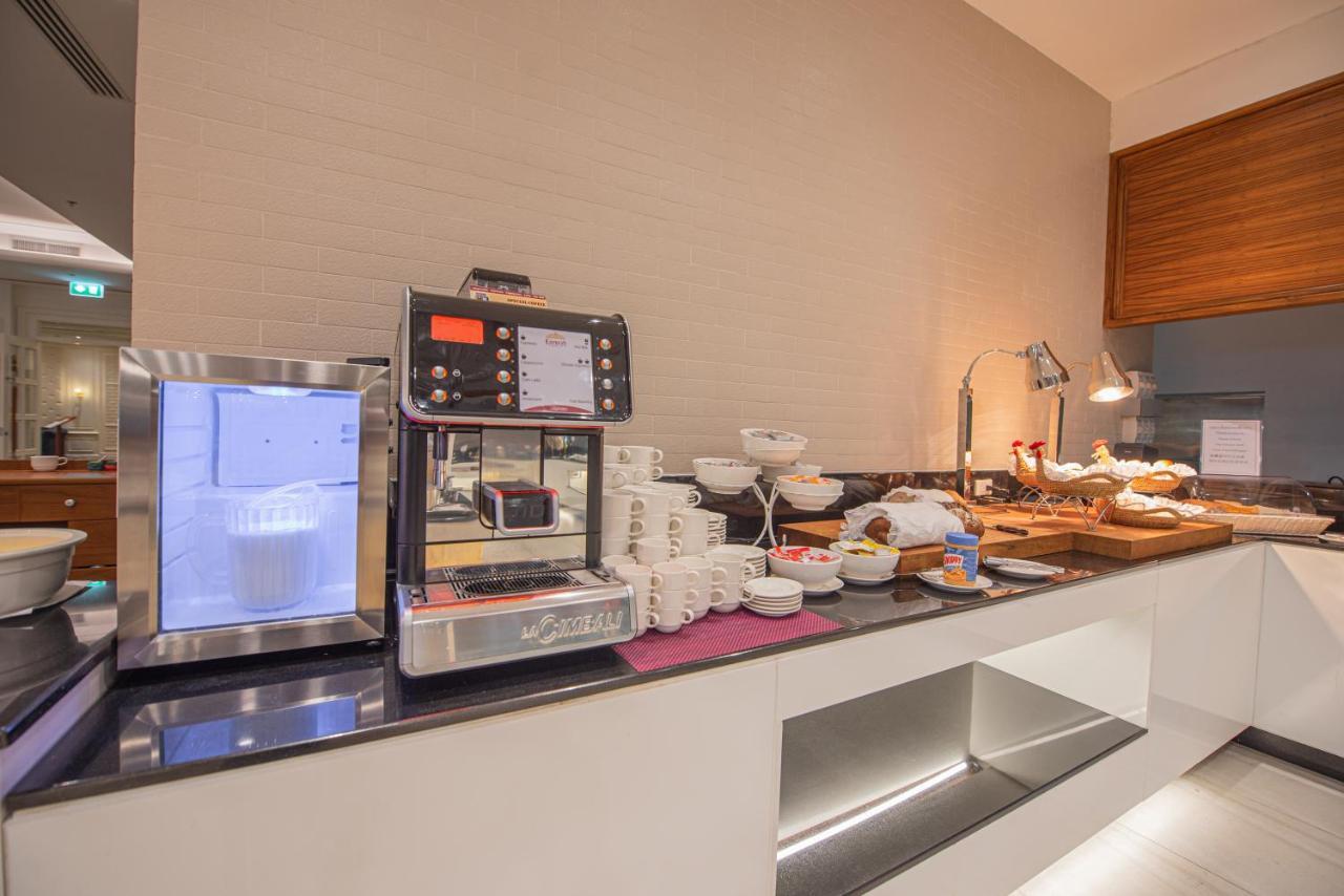 The Empress Premier Chiang Mai - Sha Extra Plus Zewnętrze zdjęcie A coffee machine in a hotel